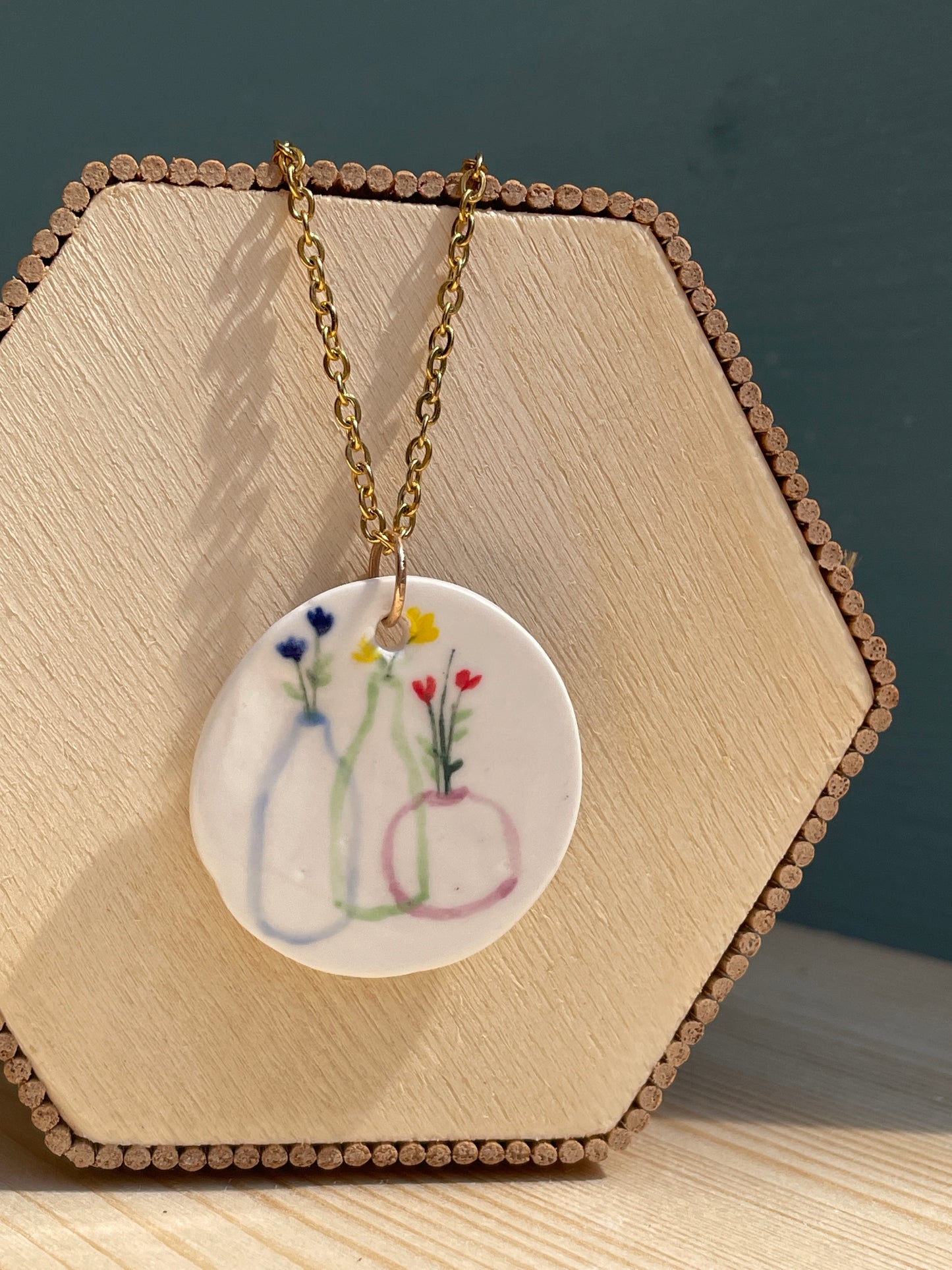 Collana con ciondolo in porcellana